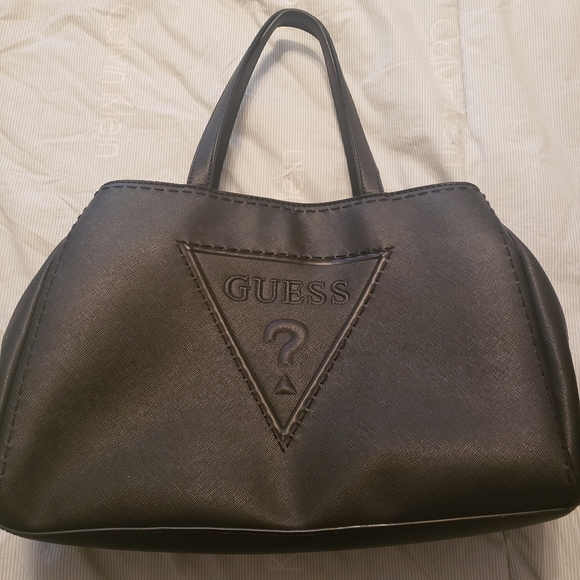 Guess 👜 - Picture 3 of 3